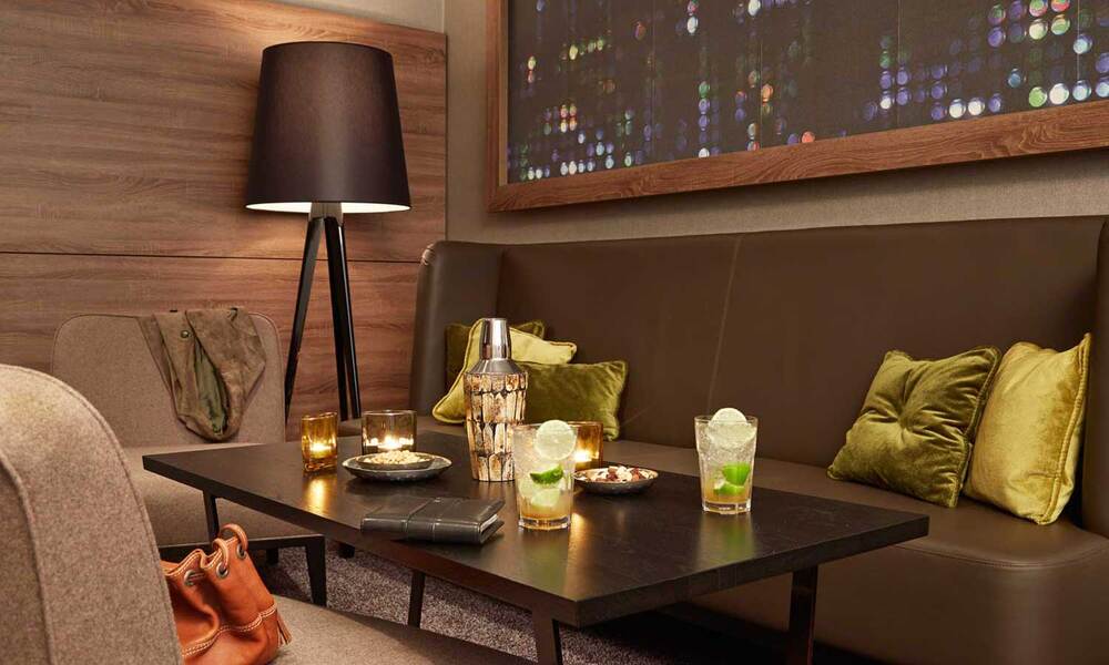 [Translate to English:] Drink in der Lounge