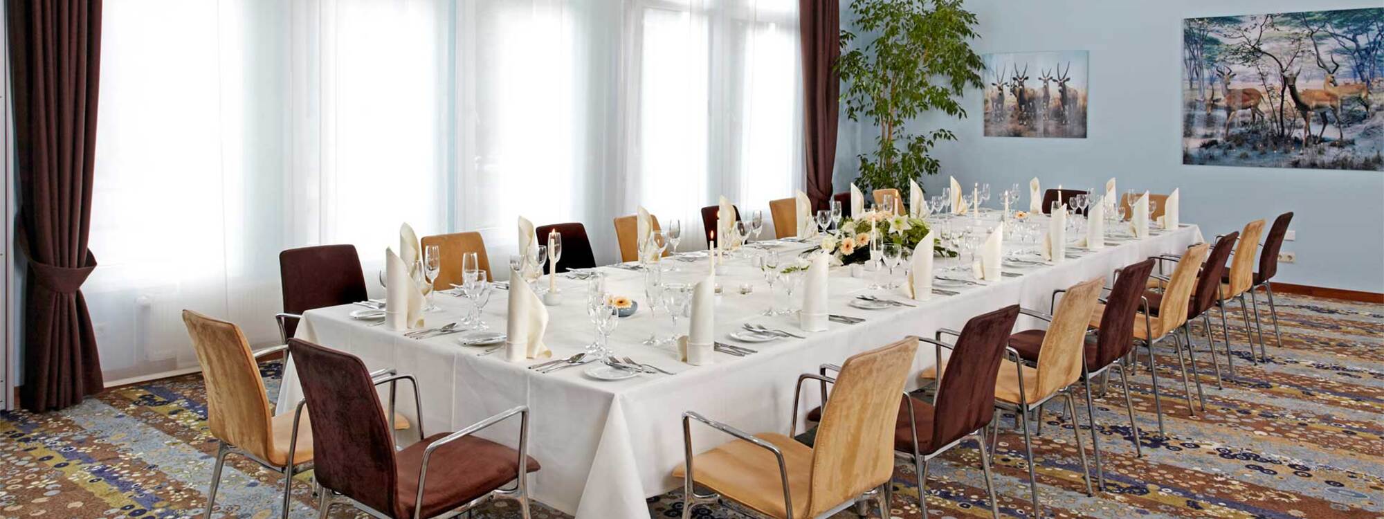 [Translate to English:] festliche Tafel