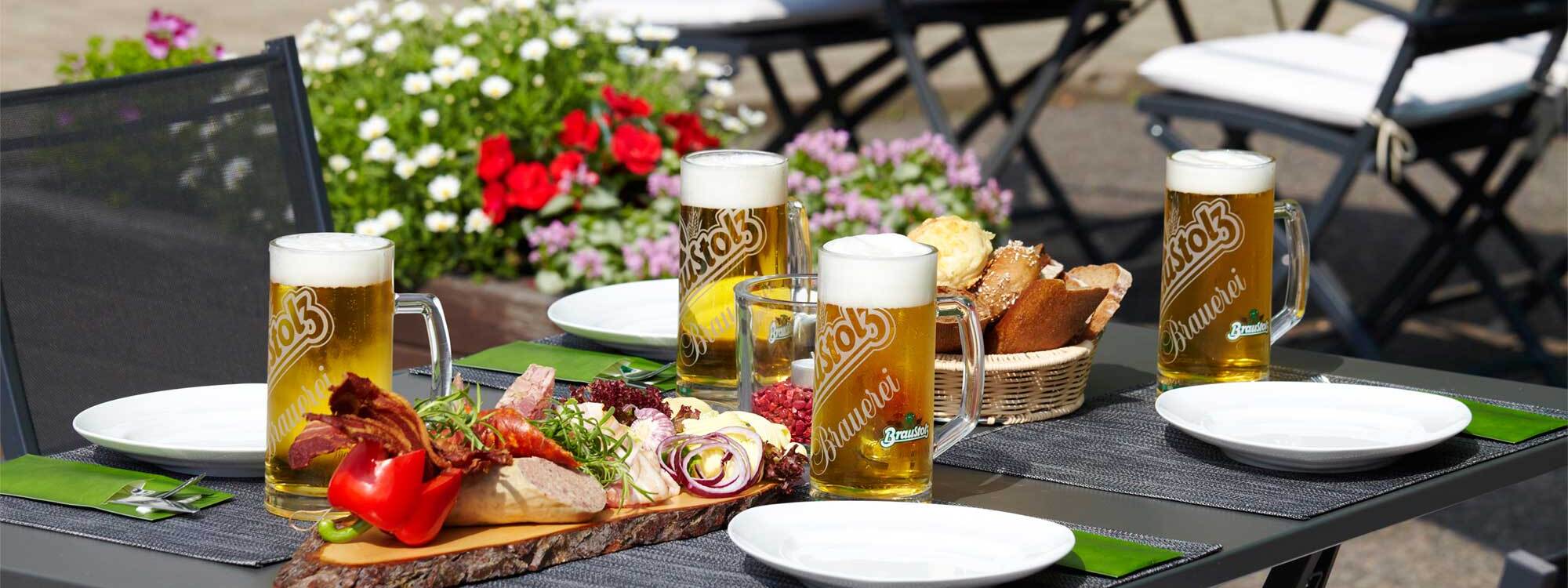 [Translate to English:] Terrasse Biergarten